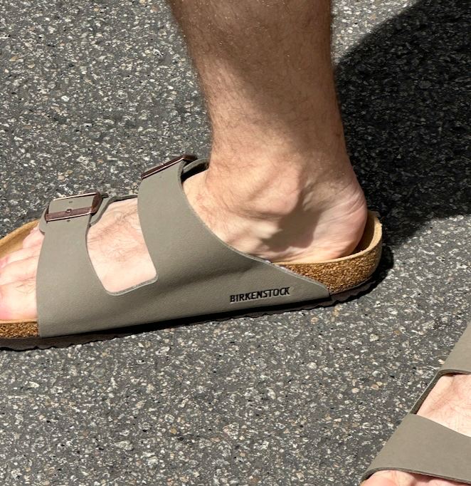 Я оглянулся посмотреть – Апрель 👀