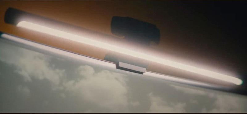 Подскажите зачем вот такая лампа у монитора?