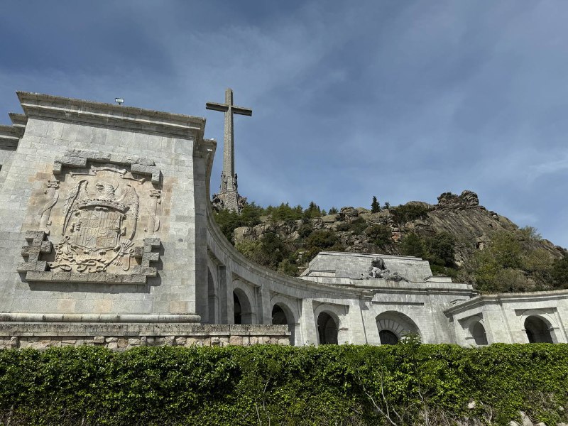 Взял авто в europcar чтобы поездить по окрестностям региона Мадрид