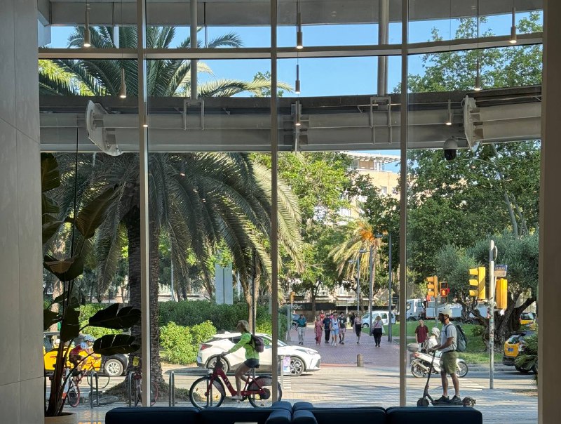 Приехал на работу, поучаствовал в митинге и поехал домой