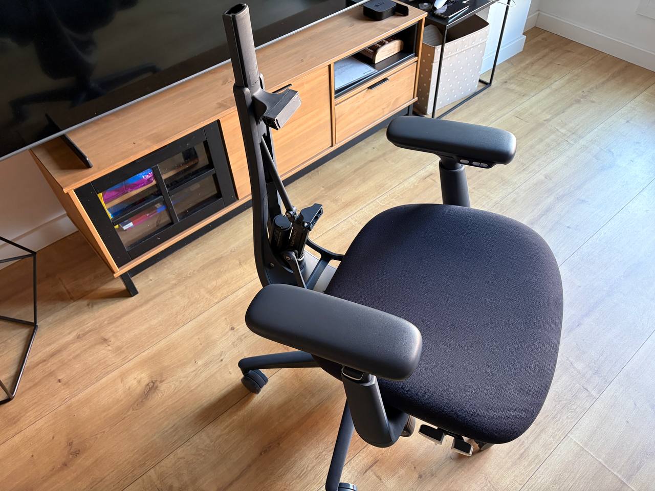 Купил стул за 1.000€ для компьютера